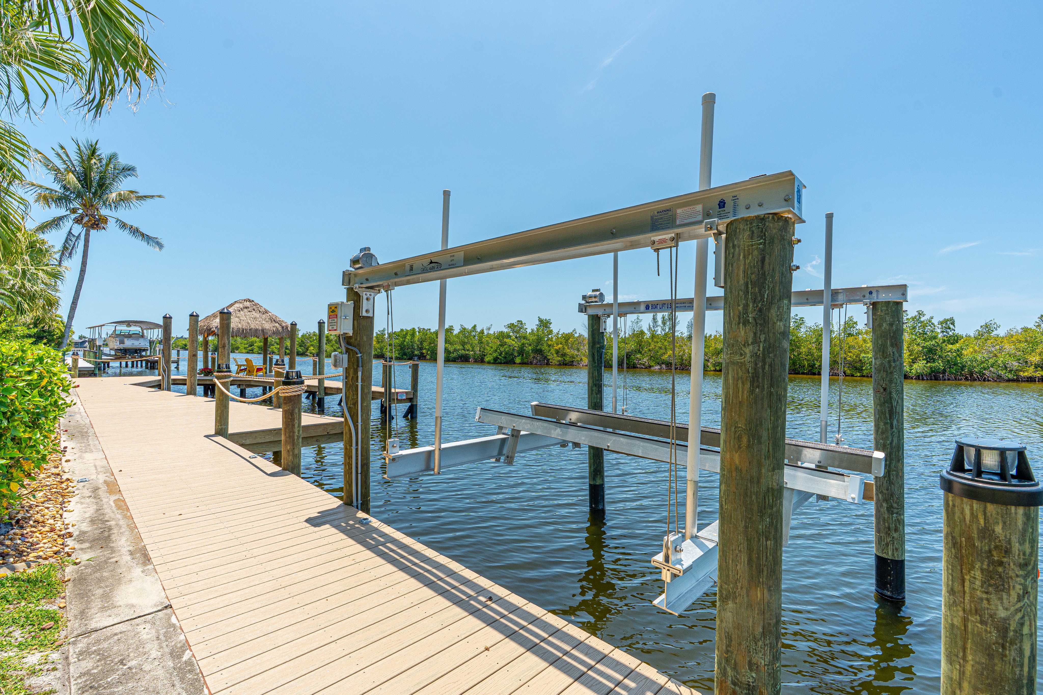 Boat Lifts in Cape Coral, Florida_preview_1