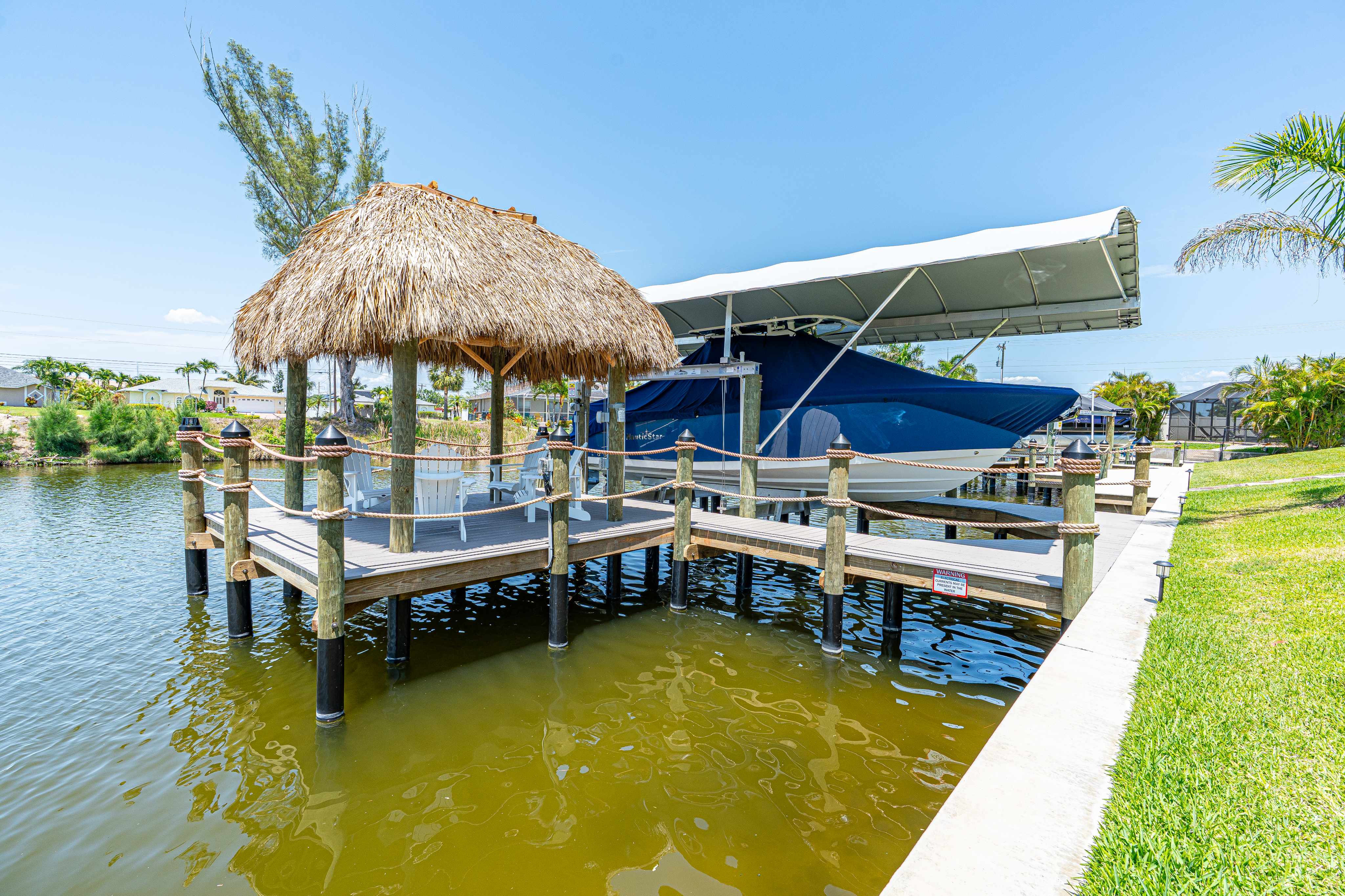 Tiki Huts in Cape Coral, Florida_preview_0