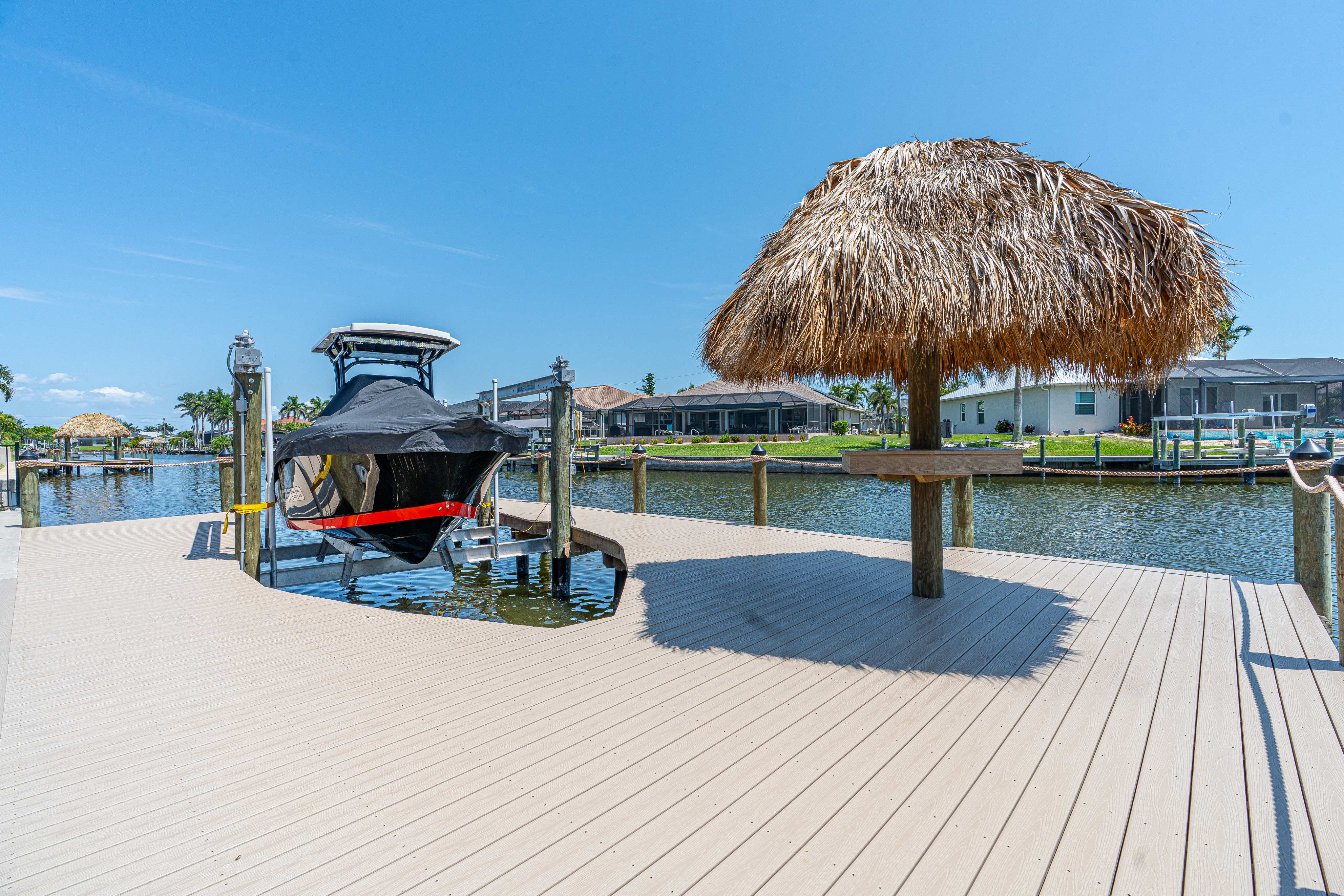 Tiki Huts in Cape Coral, Florida_preview_1
